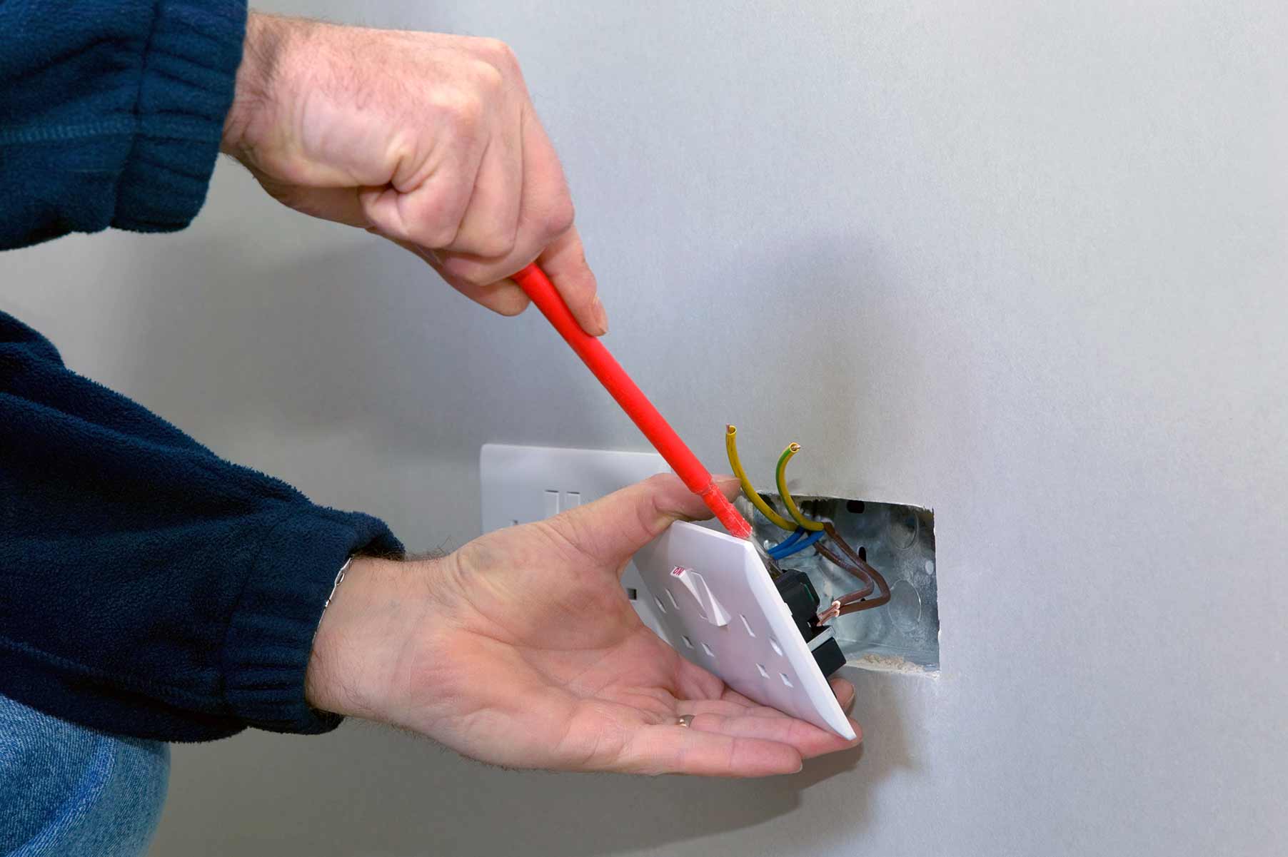 Our electricians can install plug sockets for domestic and commercial proeprties in Maidstone and the local area. 